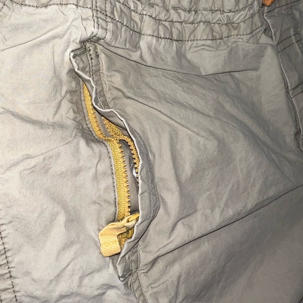 American Eagle Outfitters Tan Cargo Shorts with Drawstring Waist - Picture 4 of 5